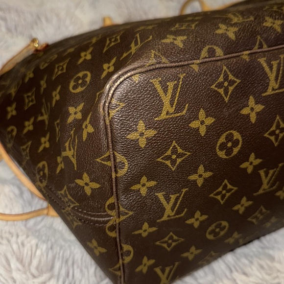 SOLD- Louis Vuitton Neverfull GM - Picture 4 of 16